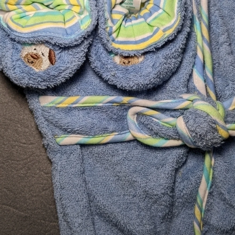 NWT Okie dokie baby hooded cotton bath robe and matching slippers size 6-9 month